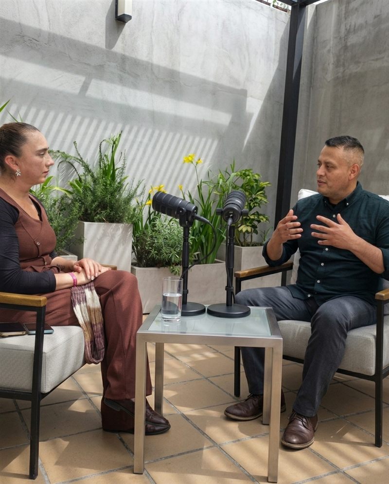 Conversación en estudio de Motivos